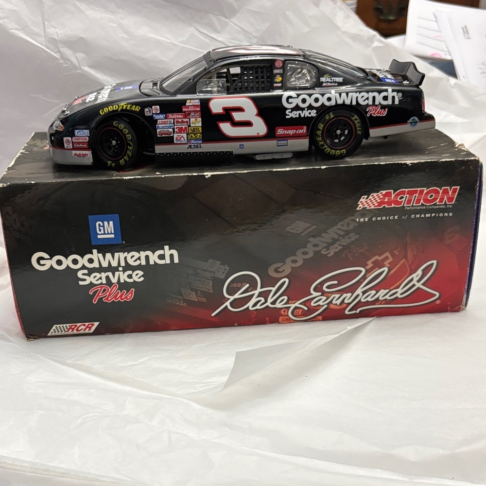 NASCAR Goodwrench #3 Dale Earnhardt Diecast Car - 1:24 Metal 2001 - Picture 3 of 15